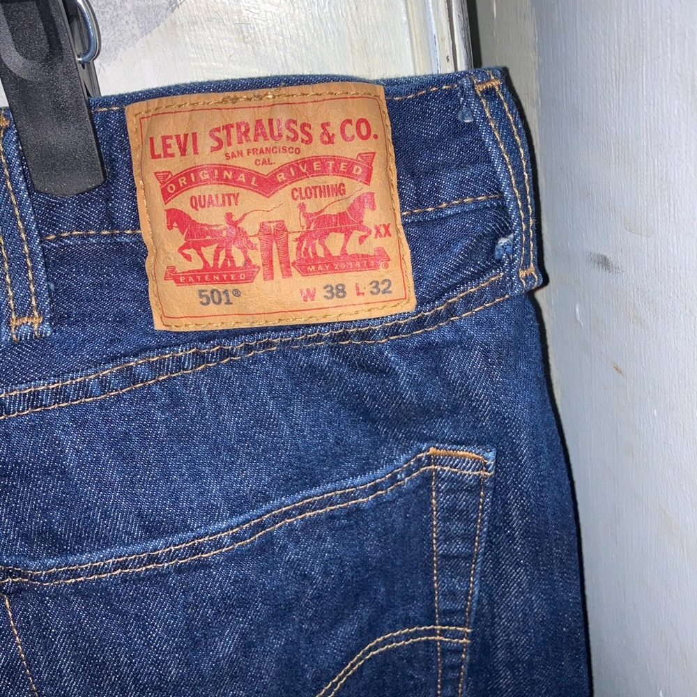Levi’s - Picture 3 of 3